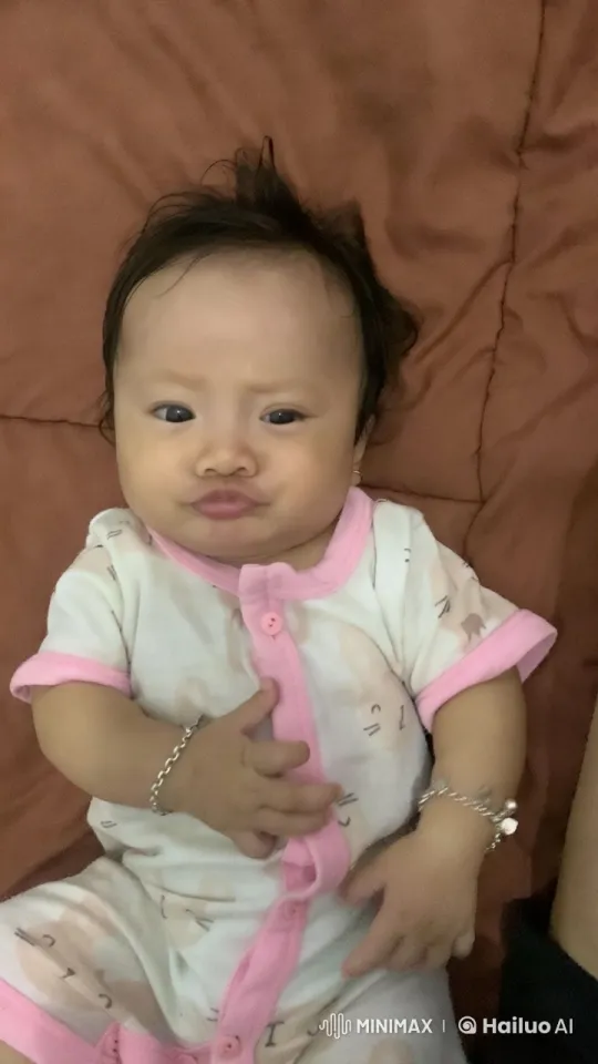 Baby on Blanket: Serene Close-up and Wide View – AI Generated Video | Hailuo AI