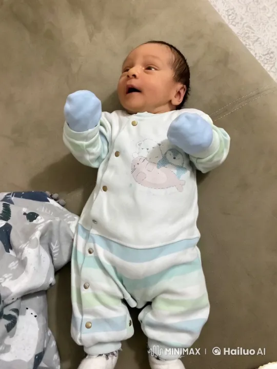 Baby Dancing Joyfully on Beige Surface – AI Generated Video | Hailuo AI