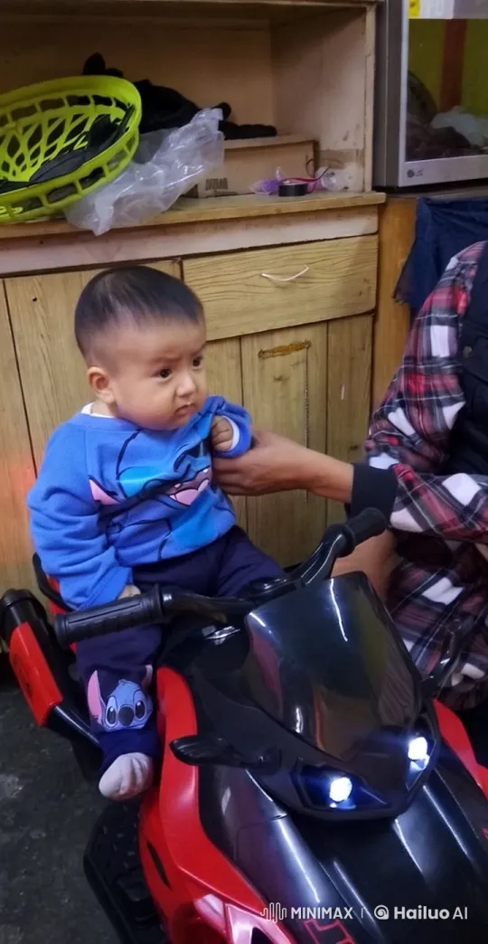 Child Enthusiastically Performs Kung-Fu Moves – AI Generated Video | Hailuo AI