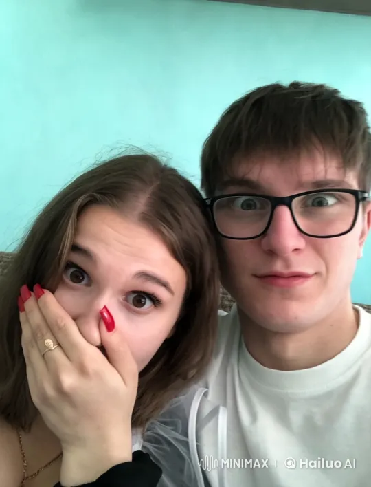 Intimate Moment Captured: Couple's Tender Kiss – AI Generated Video | Hailuo AI