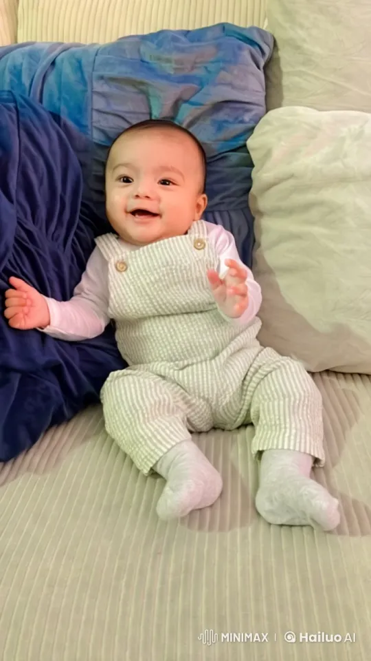 Baby's Joyful Dance and Kung Fu Moves – AI Generated Video | Hailuo AI