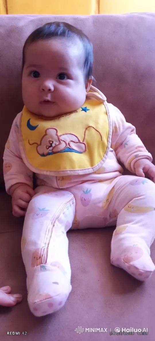 Baby Dances Joyfully in Fruit Onesie and Bear Bib – AI Generated Video | Hailuo AI