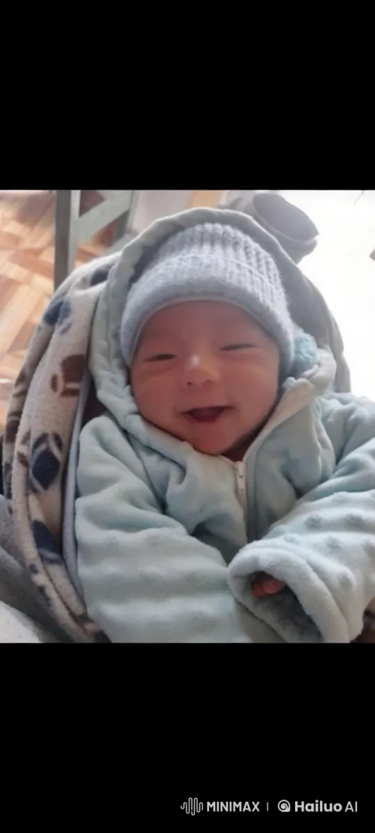 Baby's Playful Dance and Kung Fu Stance in Cozy Surroundings – AI Generated Video | Hailuo AI