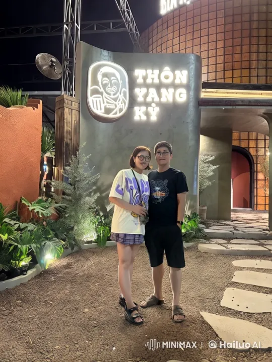 Couple Performs Kungfu in Elegant Thôn Yàng Kỳ Setting – AI Generated Video | Hailuo AI