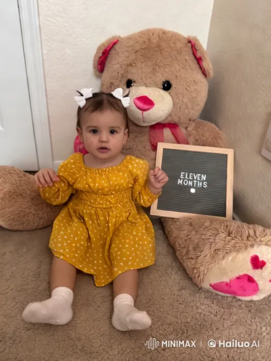 Baby's Joyful Dance and Kungfu Moves at Eleven Months – AI Generated Video | Hailuo AI