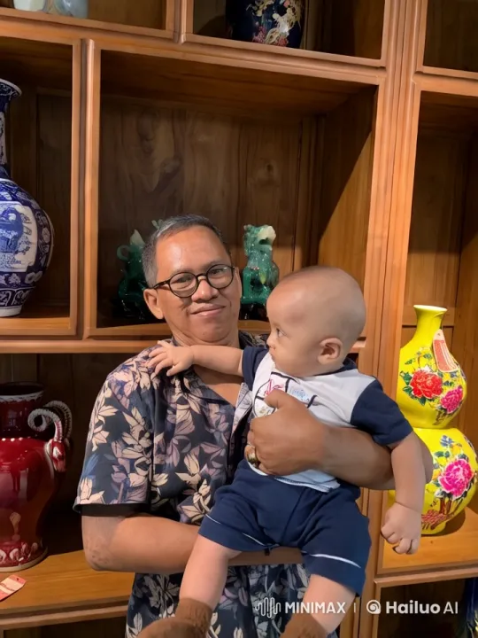 Elderly Man Joyfully Interacts and Performs Kungfu with Baby – AI Generated Video | Hailuo AI