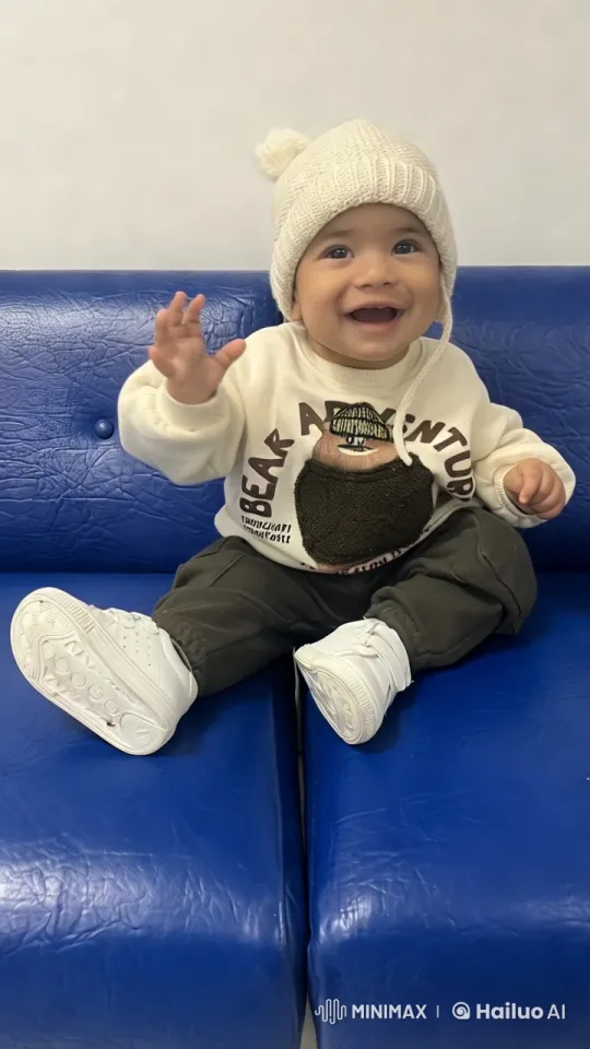 Baby Dances and Strikes Kung Fu Pose on Couch – AI Generated Video | Hailuo AI