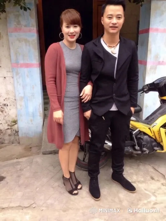 Couple Engages in Intense Kungfu Fight in Rustic Setting – AI Generated Video | Hailuo AI