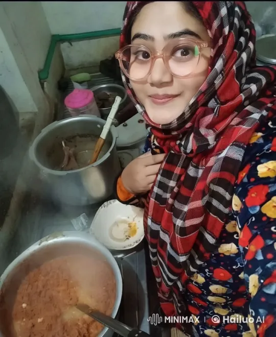 Girl Dances to Avoid Rats and Snakes in Kitchen Chaos – AI Generated Video | Hailuo AI