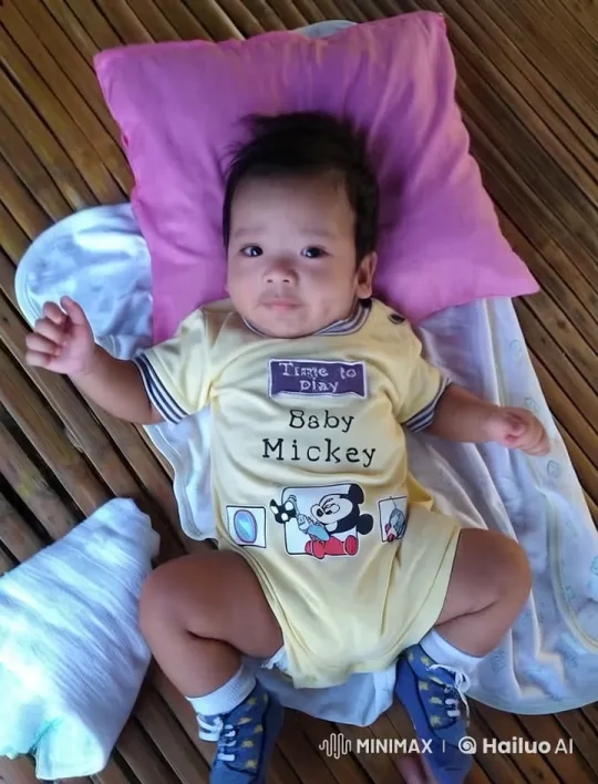Baby Mickey Onesie Playtime on Bamboo Mat – AI Generated Video | Hailuo AI