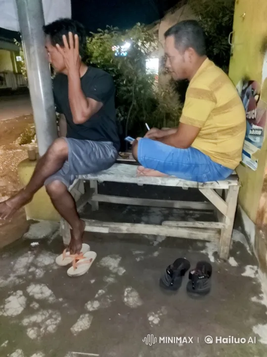 Night Bench Scene: Drunken Kung Fu Display – AI Generated Video | Hailuo AI