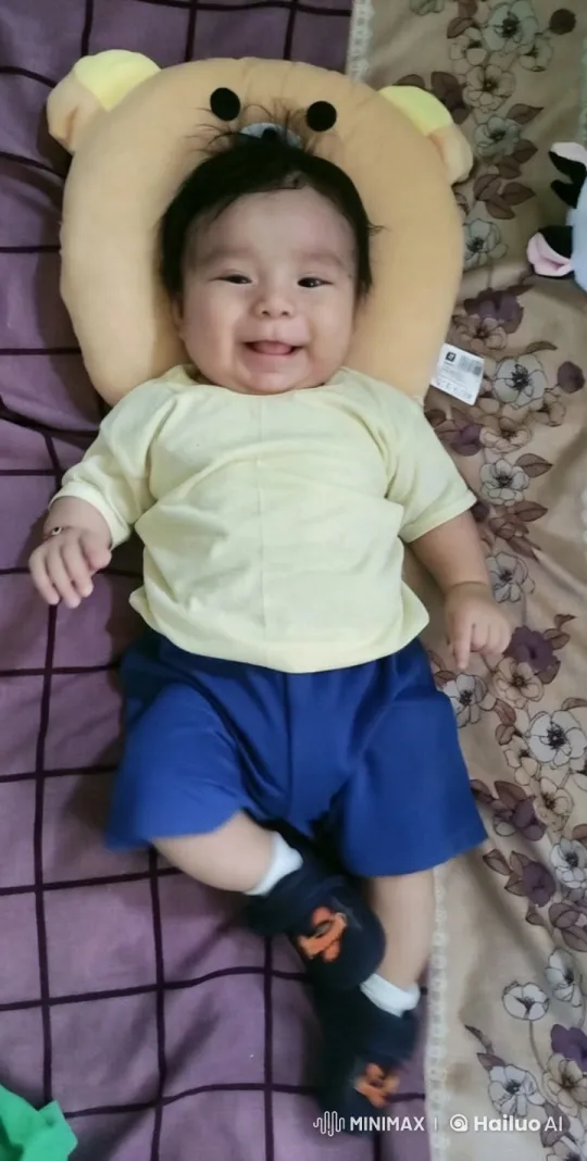 Baby's Playful Dance and Kung Fu Moves in Cozy Setting – AI Generated Video | Hailuo AI