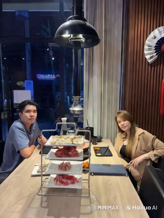 High-End Dining Experience with Casual Diners – AI Generated Video | Hailuo AI