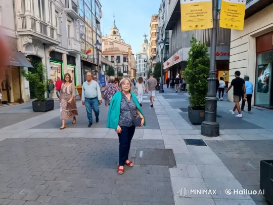 Vibrant City Street Life with Dynamic Camera Work – AI Generated Video | Hailuo AI