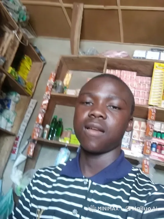 Shopper in Cluttered Store Captured by Dynamic Camera Work – AI Generated Video | Hailuo AI