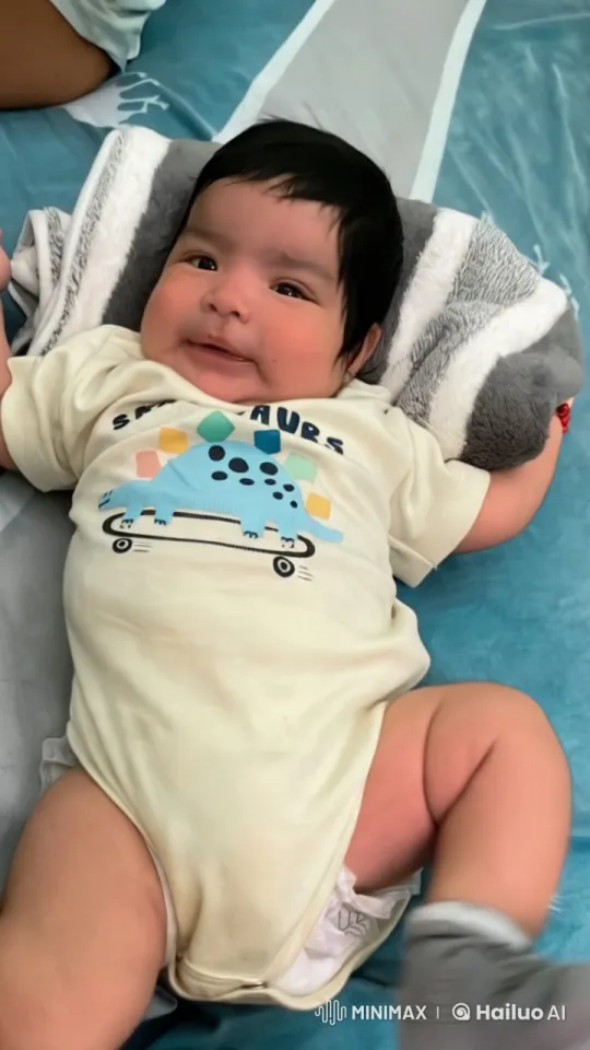 Baby's Joyful Dance in Cozy Bedtime Setting – AI Generated Video | Hailuo AI