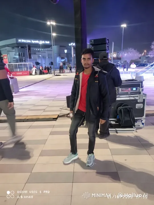 Tracking Shot: Camera Moves Forward – AI Generated Video | Hailuo AI