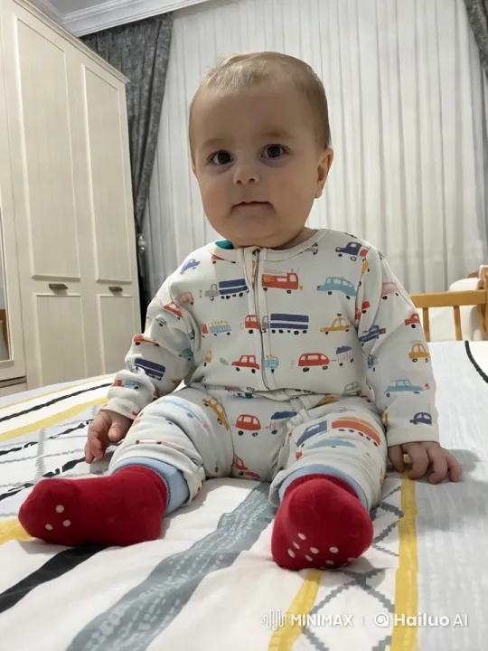 Baby's Joyful Kung Fu Dance in Cozy Onesie – AI Generated Video | Hailuo AI