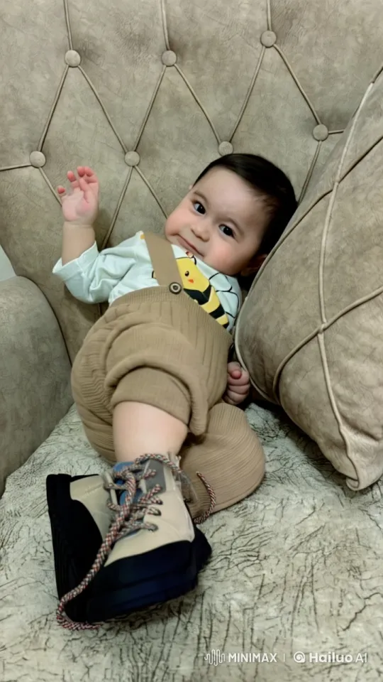 Baby's Playful Dance and Kung Fu Pose – AI Generated Video | Hailuo AI