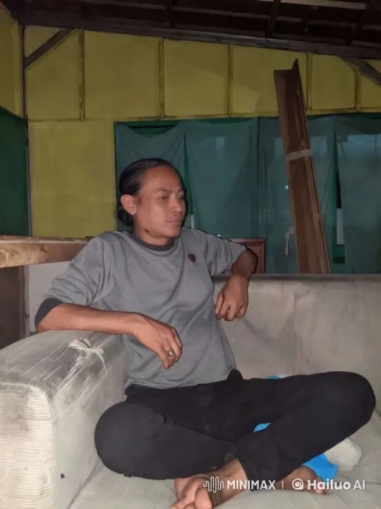 Romantic Intimacy Captured in Rustic Setting – AI Generated Video | Hailuo AI