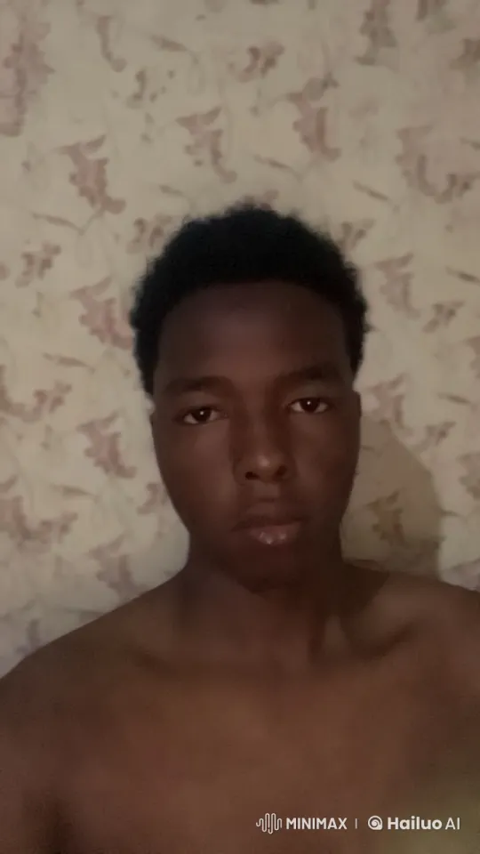 Close-up of Afro Hair with Soft Lighting and Gentle Motion – AI Generated Video | Hailuo AI