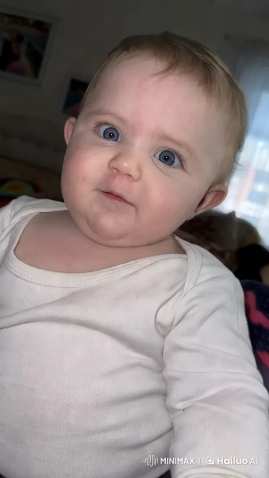 Baby's Joyful Dance in Cozy Living Room – AI Generated Video | Hailuo AI