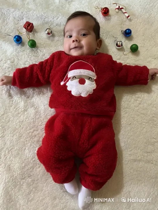 Baby Celebrates Christmas with Joyful Dance – AI Generated Video | Hailuo AI
