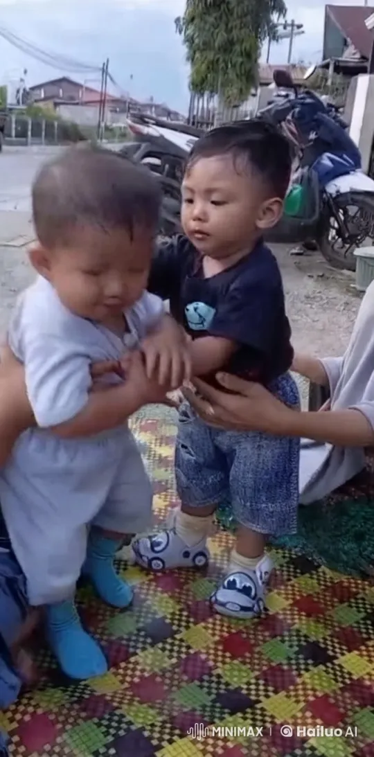 Toddlers Engage in Playful Fight on Mat – AI Generated Video | Hailuo AI