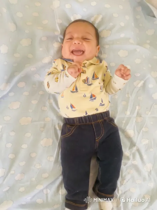Baby Dancing Joyfully on Cloud-Adorned Blanket – AI Generated Video | Hailuo AI