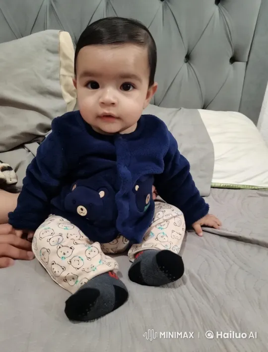 Baby's Energetic Dance and Pose Routine in Cozy Bedroom – AI Generated Video | Hailuo AI