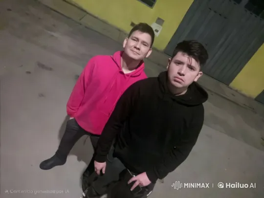 Urban Romance: A Tender Moment Between Two Individuals – AI Generated Video | Hailuo AI