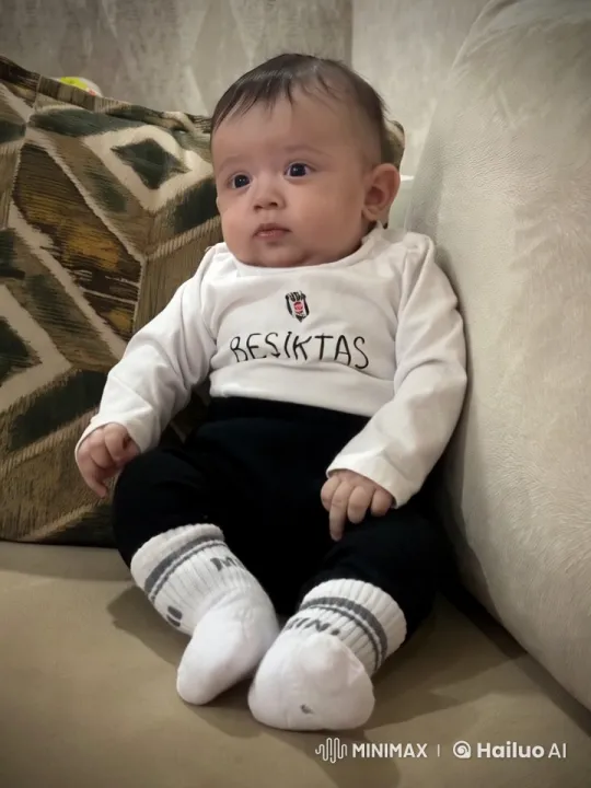 Baby Dances Joyfully in Cozy Living Room – AI Generated Video | Hailuo AI