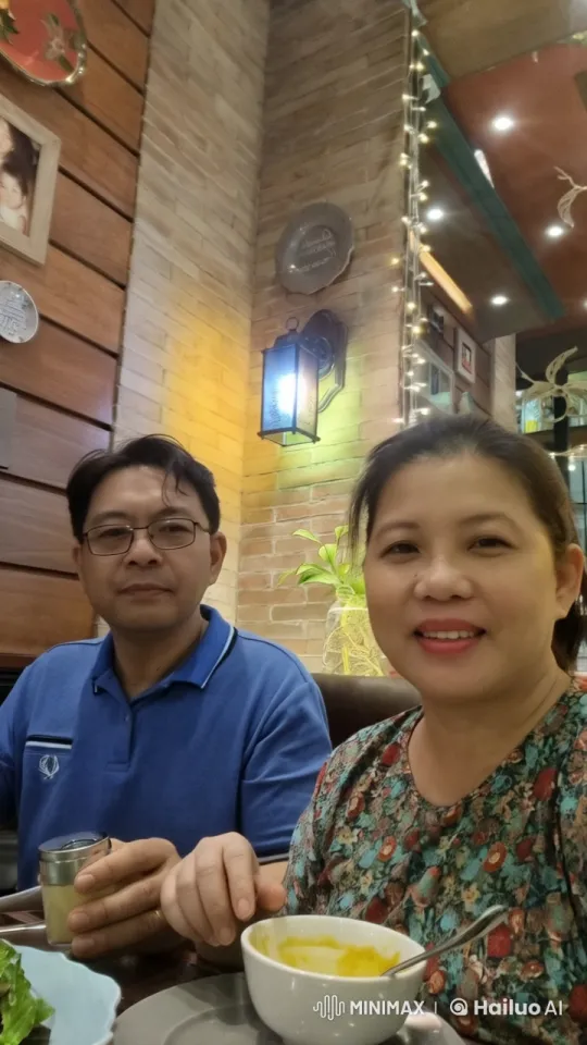 Cozy Restaurant Dining Experience in Live2D Animation – AI Generated Video | Hailuo AI