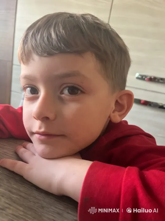 Child Lifts Middle Finger in Aesthetic Setting – AI Generated Video | Hailuo AI