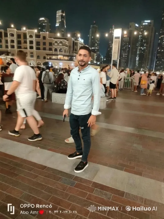 Urban Kungfu Master in Dynamic Night Display – AI Generated Video | Hailuo AI
