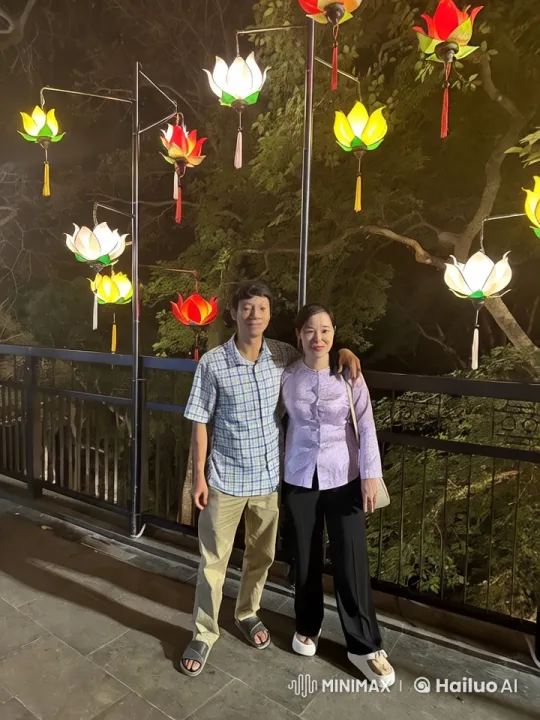 Night Scene: Couple Showcases Kungfu Amidst Illuminated Lanterns – AI Generated Video | Hailuo AI