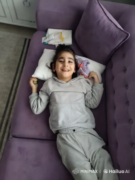 Child Performer Showcases Dance Moves in Artistic Setting – AI Generated Video | Hailuo AI