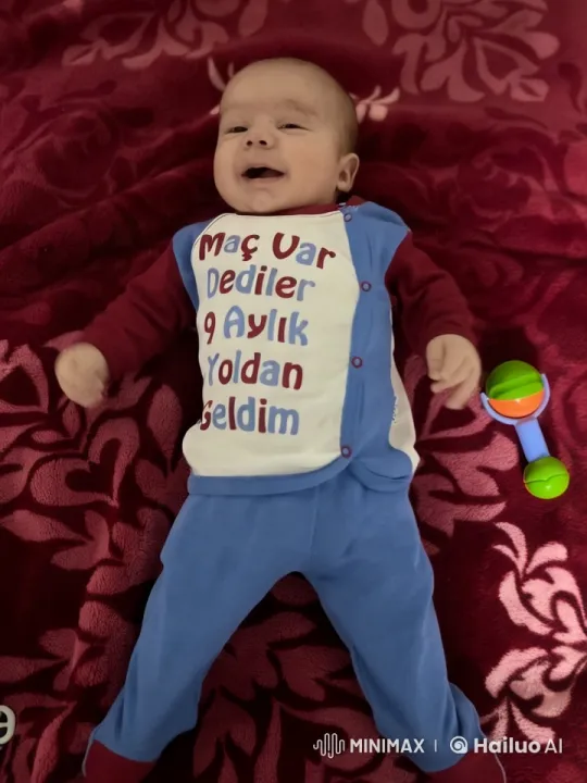Baby on Floral Blanket with Playful Outfit – AI Generated Video | Hailuo AI