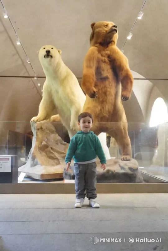 Museum Encounter: Child Flees Animated Bears – AI Generated Video | Hailuo AI