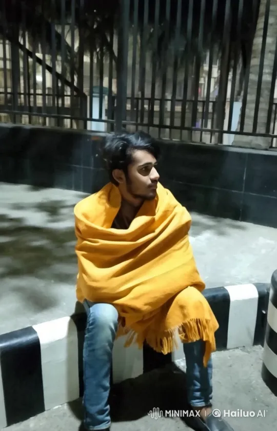 Nighttime Serenity: Dynamic Visuals with a Vibrant Shawl – AI Generated Video | Hailuo AI