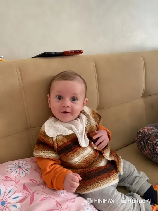 Baby Dancing with Kung Fu Moves on Sofa – AI Generated Video | Hailuo AI