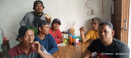 Casual Gathering of Men Around a Table – AI Generated Video | Hailuo AI