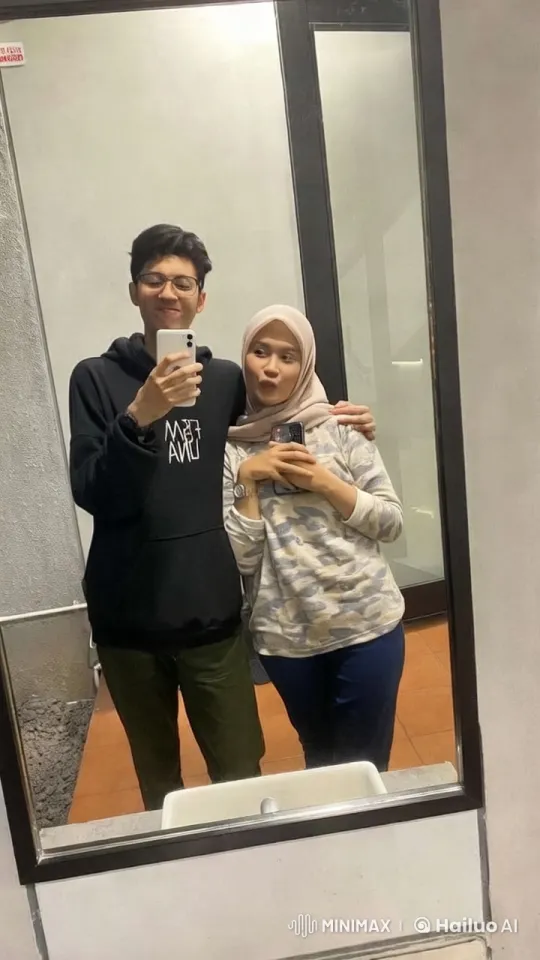 Couple Captures Intimate Mirror Selfie – AI Generated Video | Hailuo AI