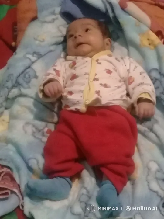 Cozy Baby on Colorful Blanket in Dynamic Tracking Shot – AI Generated Video | Hailuo AI
