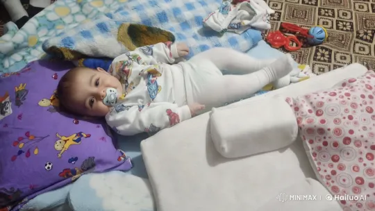 Baby's Playful Stance and Kung-Fu Mimicry – AI Generated Video | Hailuo AI