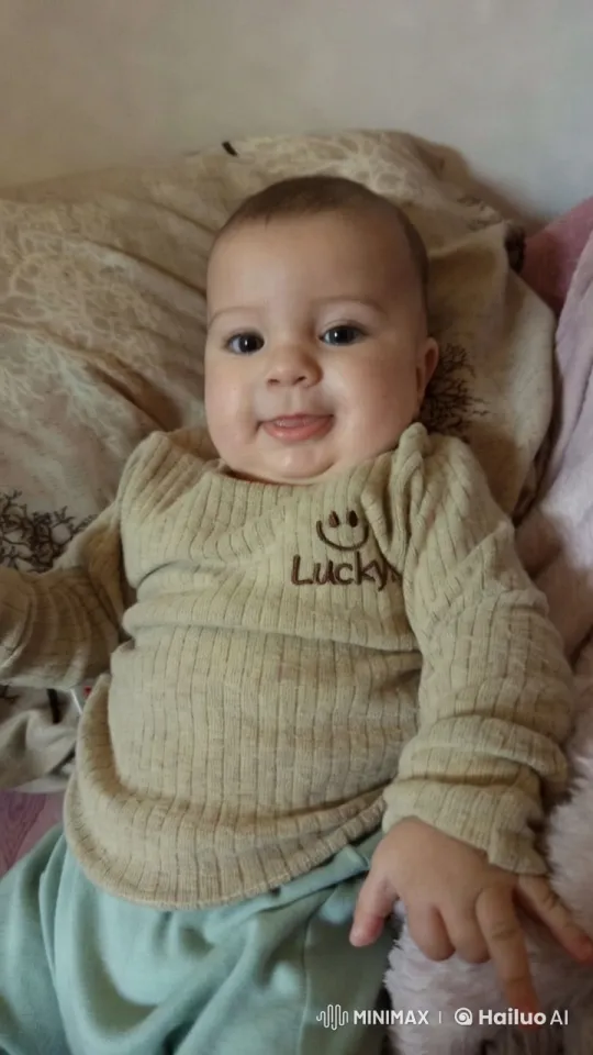 Baby Dancing and Kung Fu in Cozy Bed Setting – AI Generated Video | Hailuo AI