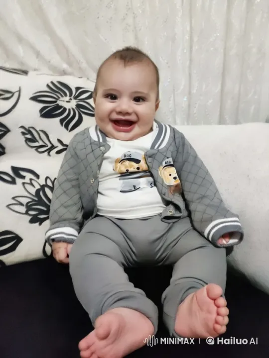 Baby's Joyful Dance in Cozy Home Setting – AI Generated Video | Hailuo AI