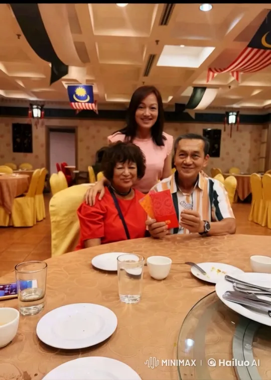 Malaysian Festive Dinner Emphasizing Unity and Togetherness – AI Generated Video | Hailuo AI
