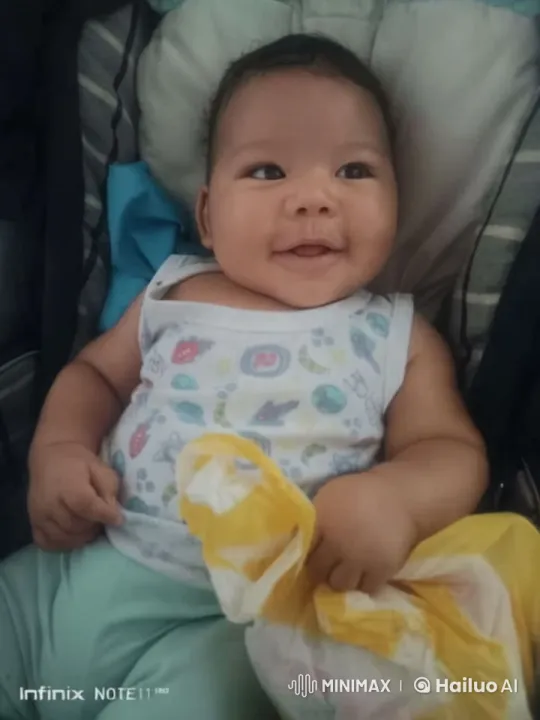 Baby in Stroller with Crinkling Yellow Bag – AI Generated Video | Hailuo AI