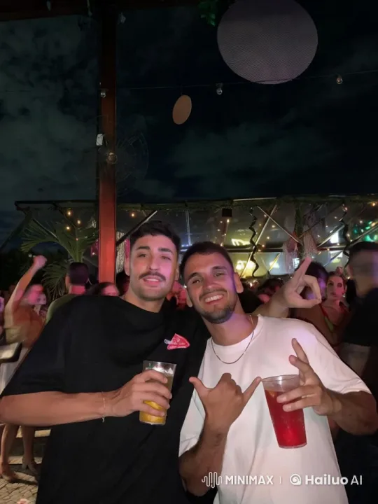 Outdoor Party: Friends Celebrate with Joyful Kiss – AI Generated Video | Hailuo AI
